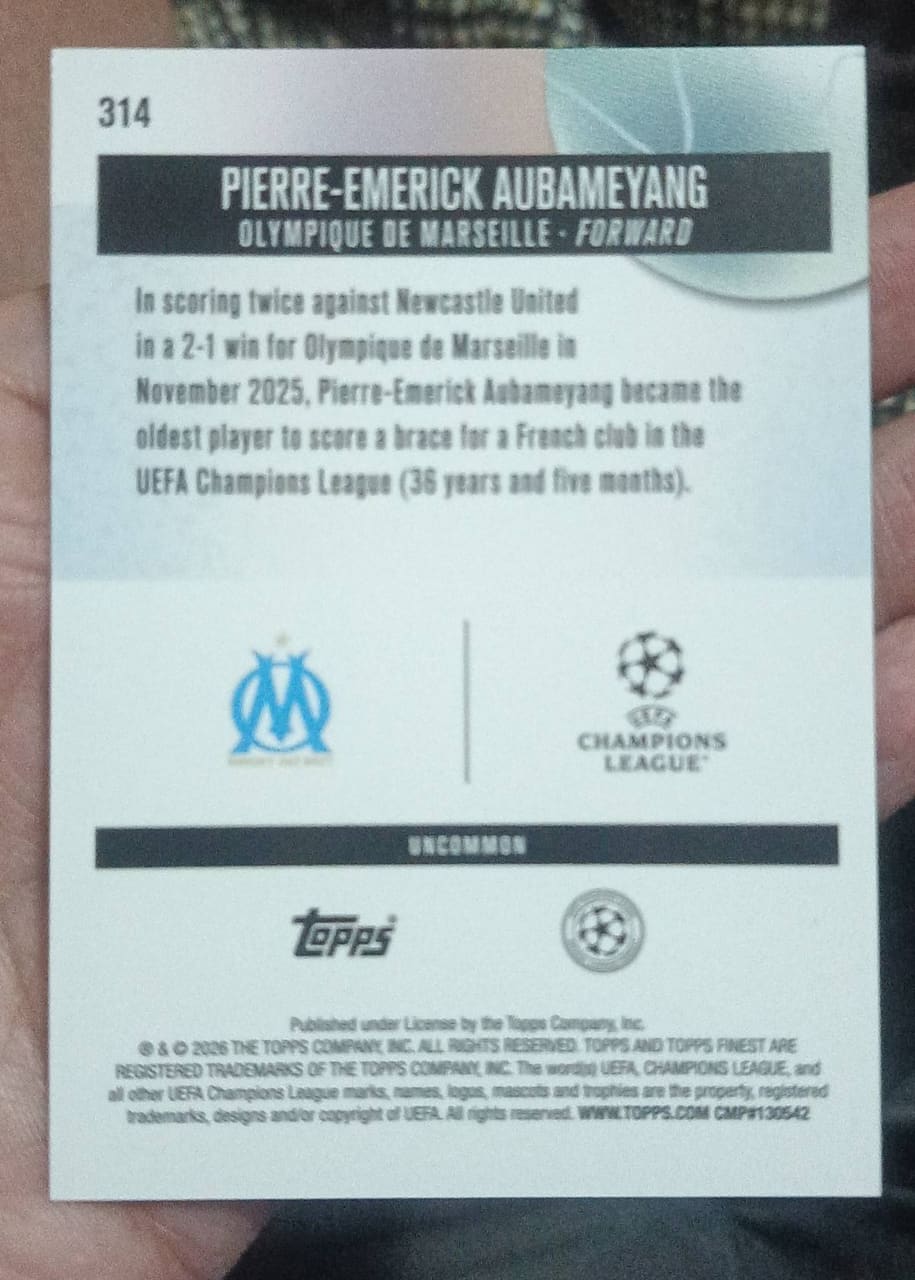 2025 Topps Finest UEFA Champions League Pierre-Emerick Aubameyang · Numerada 017/150, foto 2