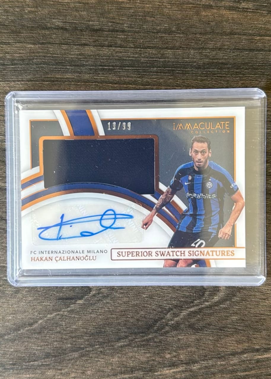 2022-23 Panini Immaculate Collection Soccer Hakan Çalhanoğlu · Numerada 19/99