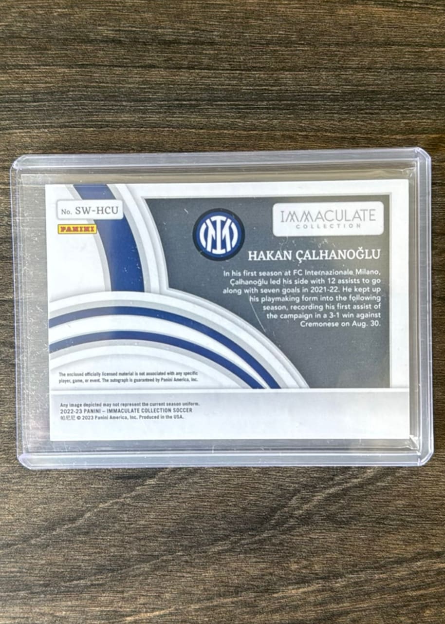2022-23 Panini Immaculate Collection Soccer Hakan Çalhanoğlu · Numerada 19/99, foto 2