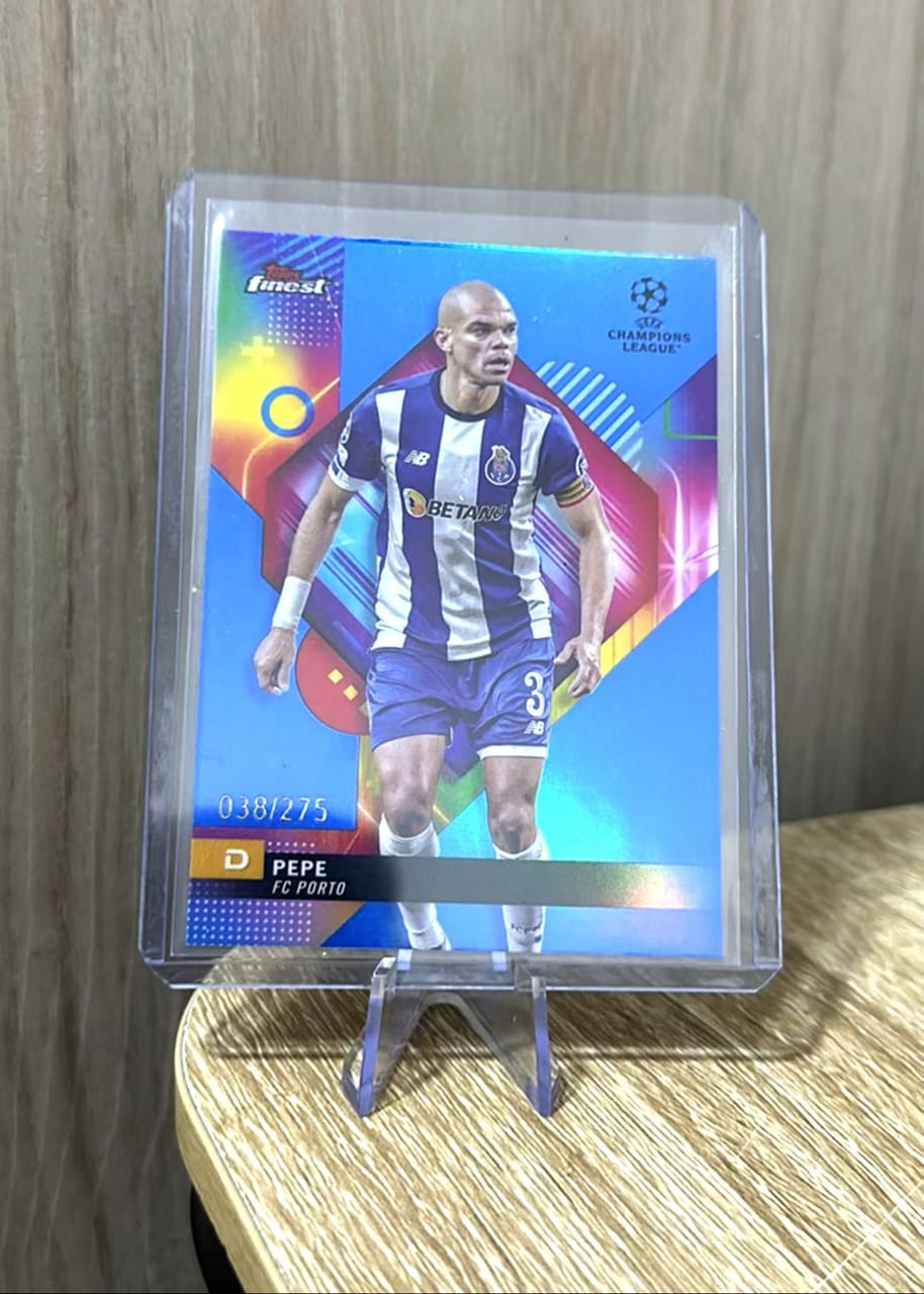 2023-24 Topps Finest 2023/24 UEFA Club Competition Performance Pepe · Numerada 038/275