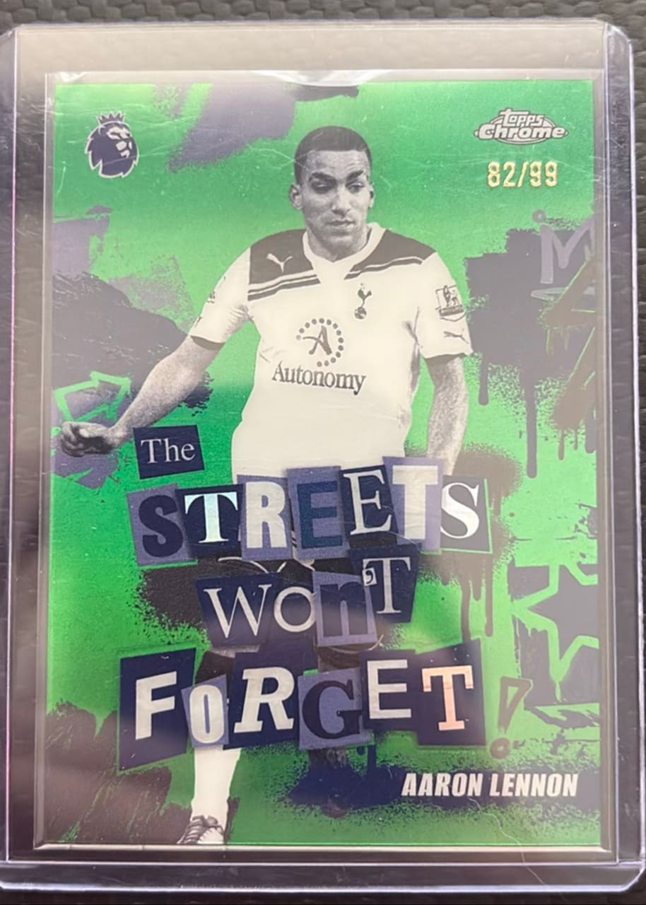 2026 Topps Chrome The Streets Won't Forget Aaron Lennon · Numerada 82/99